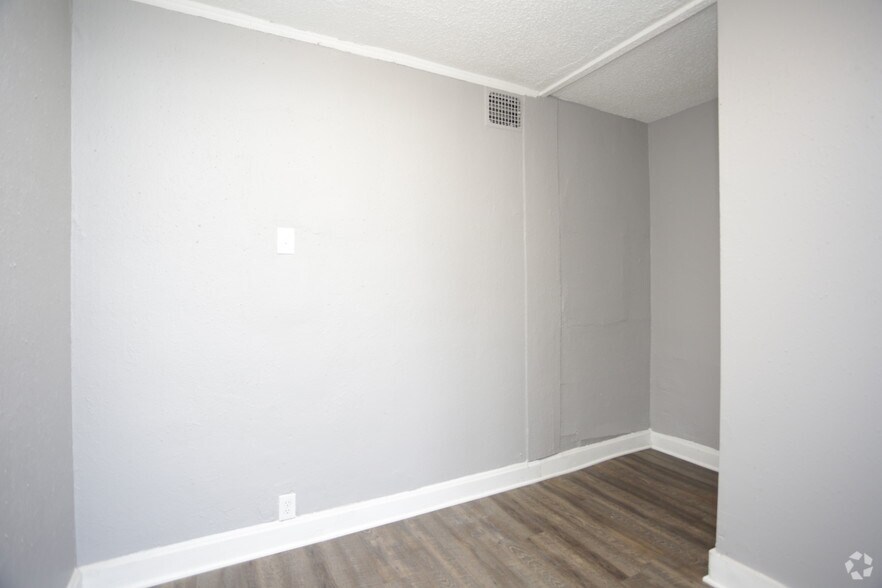 More Photos Of 135 N Lawn Ave, Kansas City Apartments For Sale