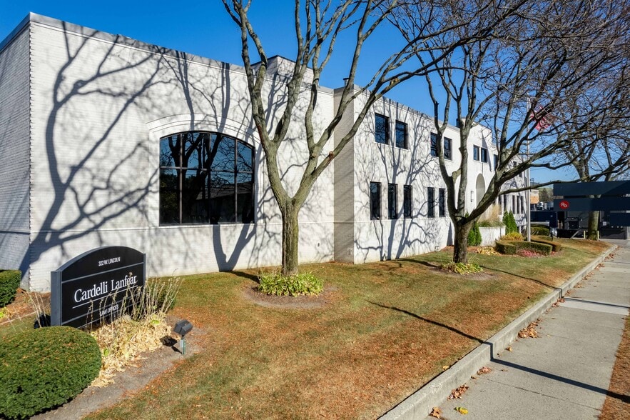 More Photos Of 322 W Lincoln Ave, Royal Oak Office For Lease