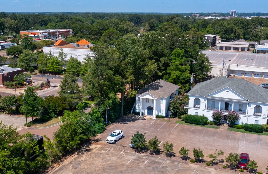 More Photos Of 407 Orchard Park, Ridgeland Office Residential For Sale