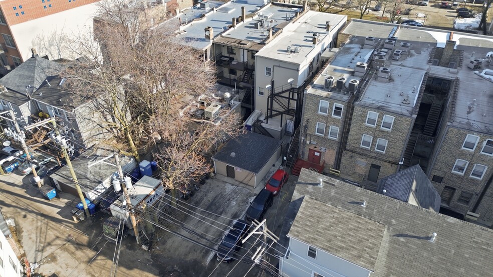 More Photos Of 3240 N Clark St, Chicago Apartments For Sale