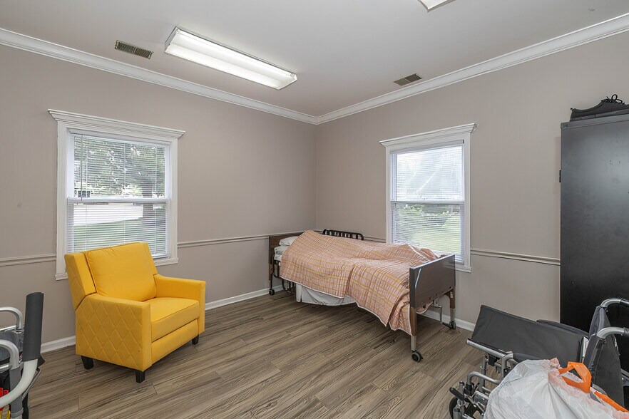 More Photos Of 1026 N Mitthoeffer Rd, Indianapolis Office For Sale