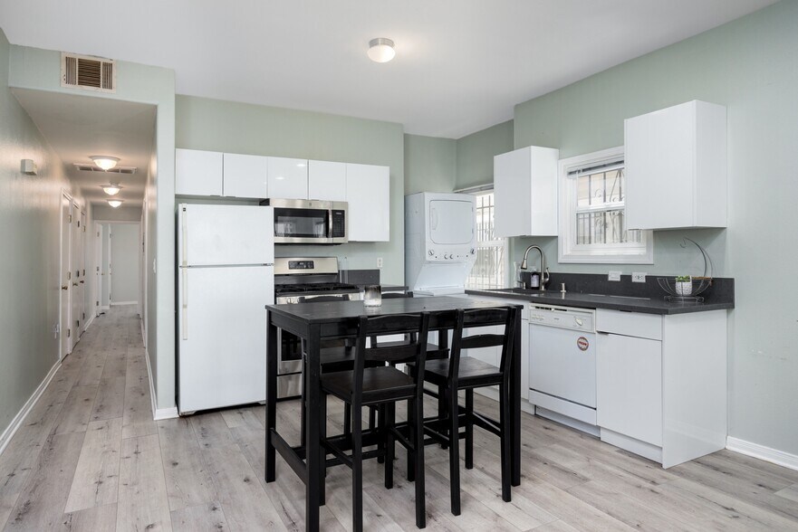 More Photos Of 1220 W 27th St, Los Angeles Dormitory For Sale