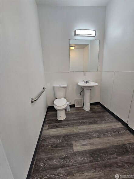 More Photos Of 849 S Mission St, Wenatchee General Retail For Sale