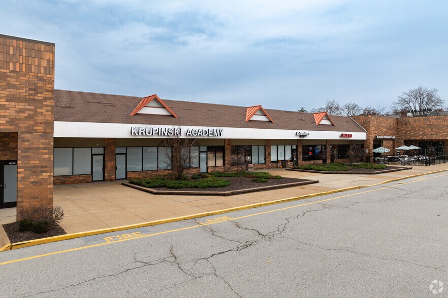 More Photos Of 14815-14855 Clayton Rd, Chesterfield Storefront For Lease