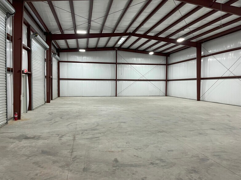 More Photos Of 4417 Entrepot Blvd, Tallahassee Flex For Lease