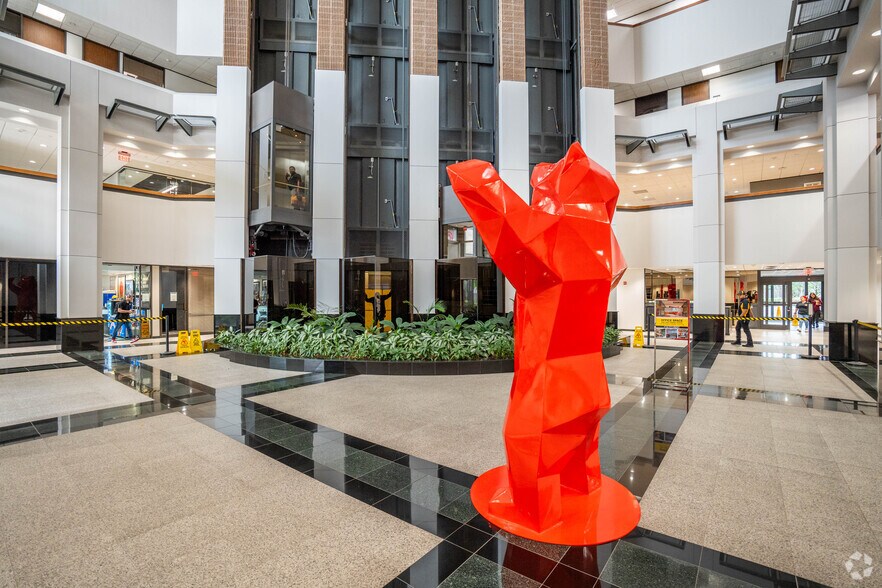 More Photos Of 7324 Southwest Fwy, Houston Office For Lease