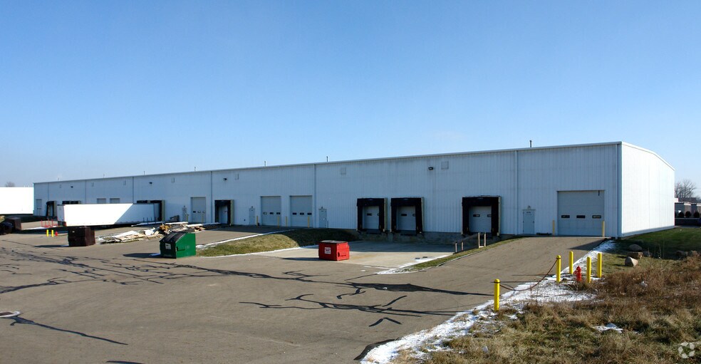 More Photos Of 6751-6775 Commerce Court Dr, Blacklick Warehouse For Lease