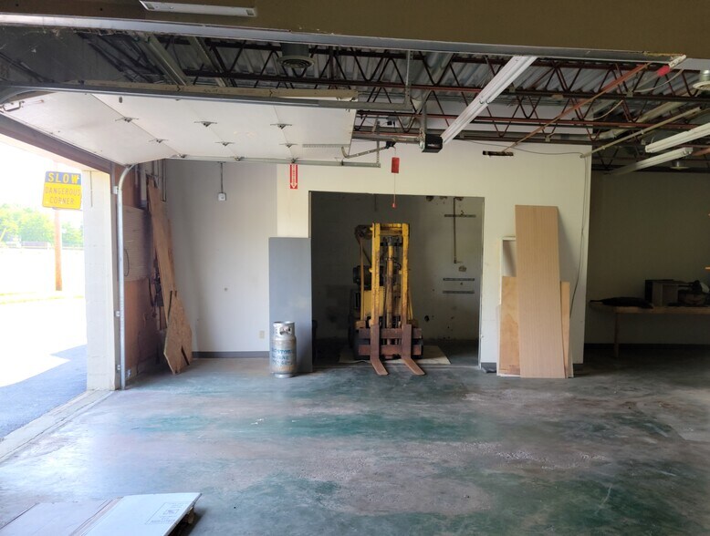 More Photos Of 229-263 S Salem Warren Rd, North Jackson Unknown For Lease