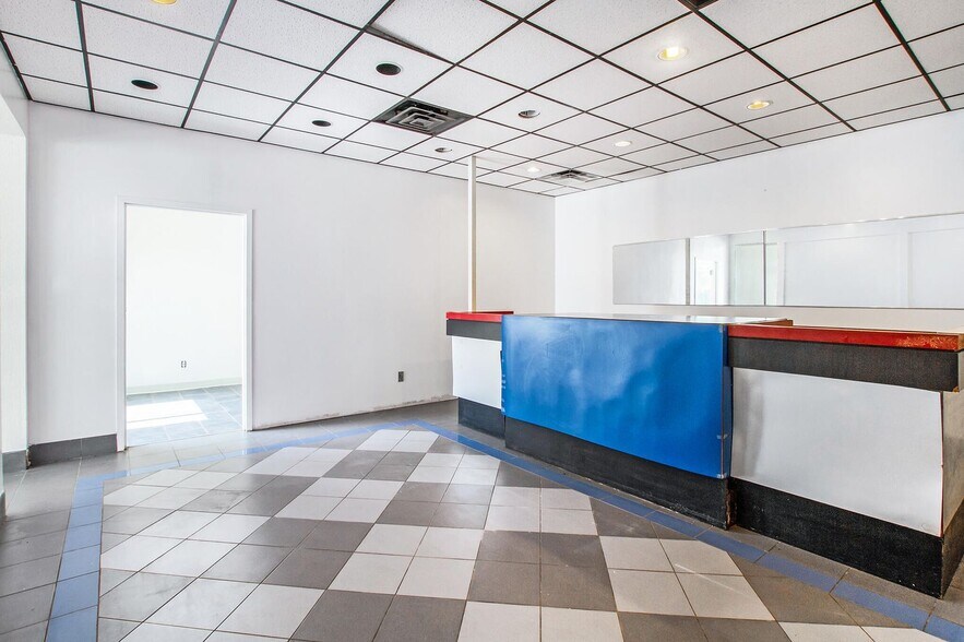 More Photos Of 600 N Clark St, Albion Auto Dealership For Sale