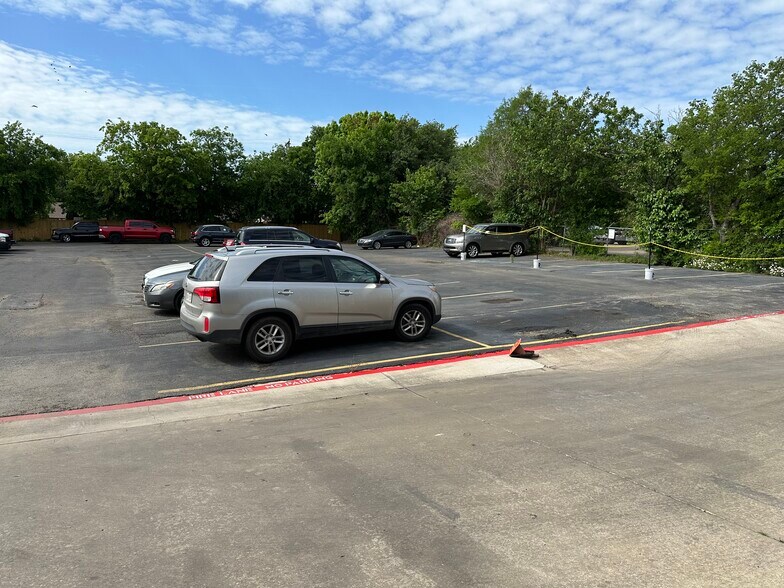 More Photos Of 2118 E Abram St, Arlington Auto Dealership For Lease