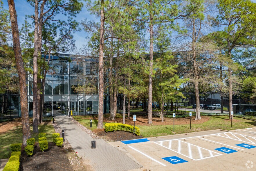 More Photos Of 15995 N Barkers Landing Rd, Houston Office For Lease