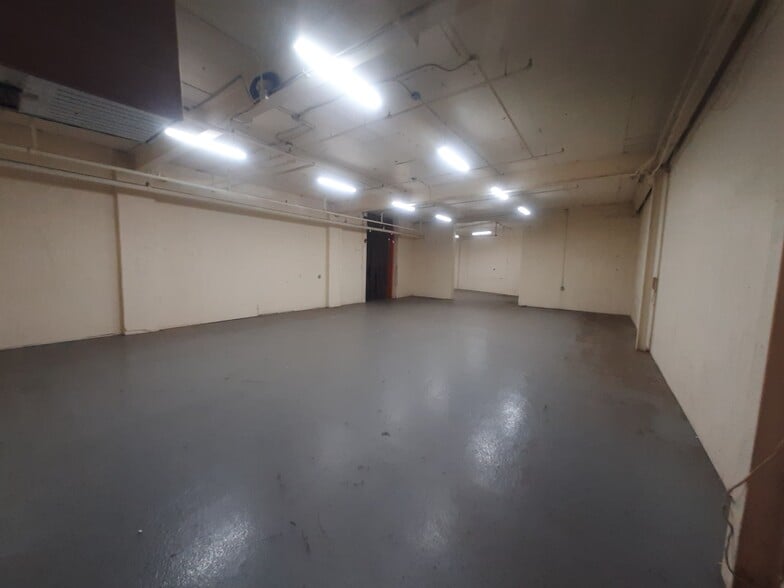 More Photos Of 176 5th Ave, Hawthorne Warehouse For Lease
