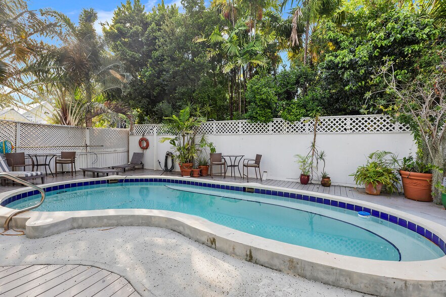More Photos Of 812 Fleming St, Key West Storefront For Sale
