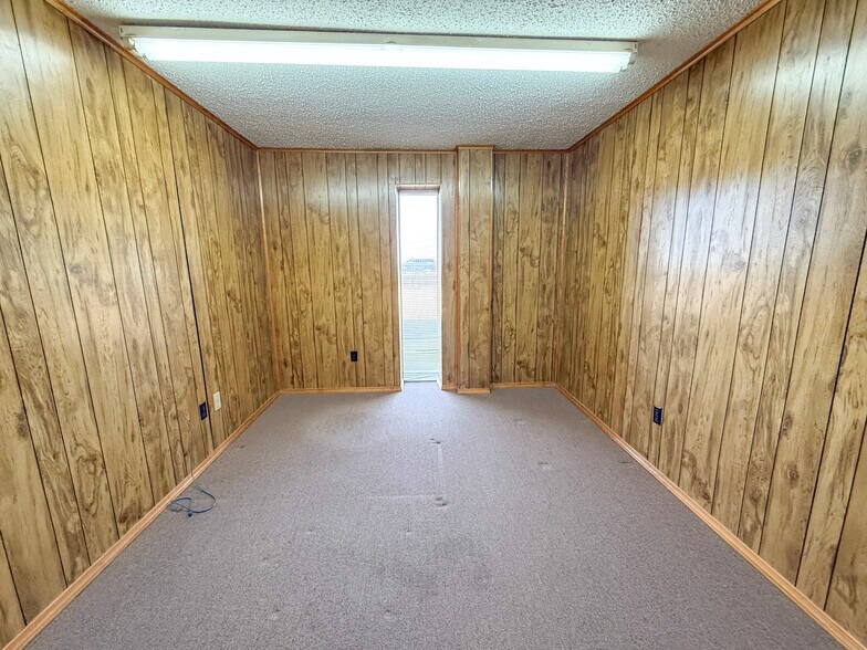 More Photos Of 11730 Highway 152, Pampa Warehouse For Sale