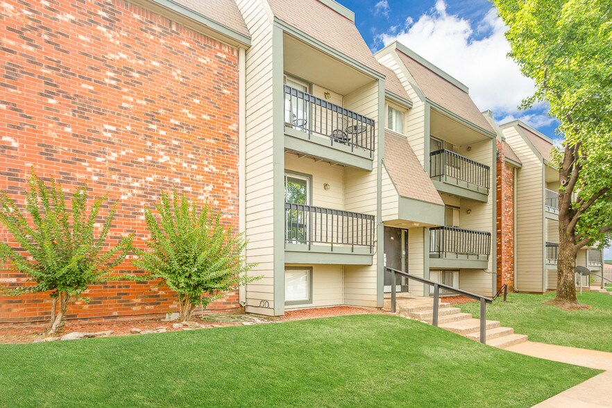 More Photos Of 1311 N Ash Pl, Owasso Apartments For Sale