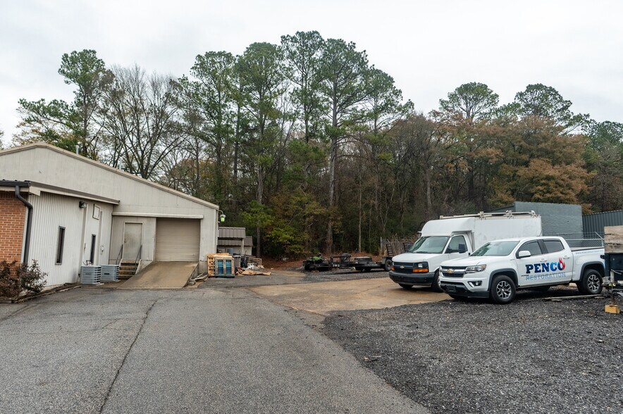 More Photos Of 606 S Tennessee St, Cartersville Flex For Lease