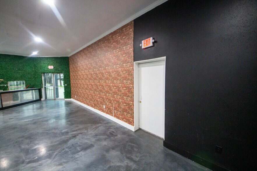 More Photos Of 4202 Canal St, Houston Freestanding For Lease