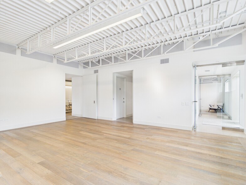 More Photos Of 1111 Lagoon Dr, Dallas Office For Sale