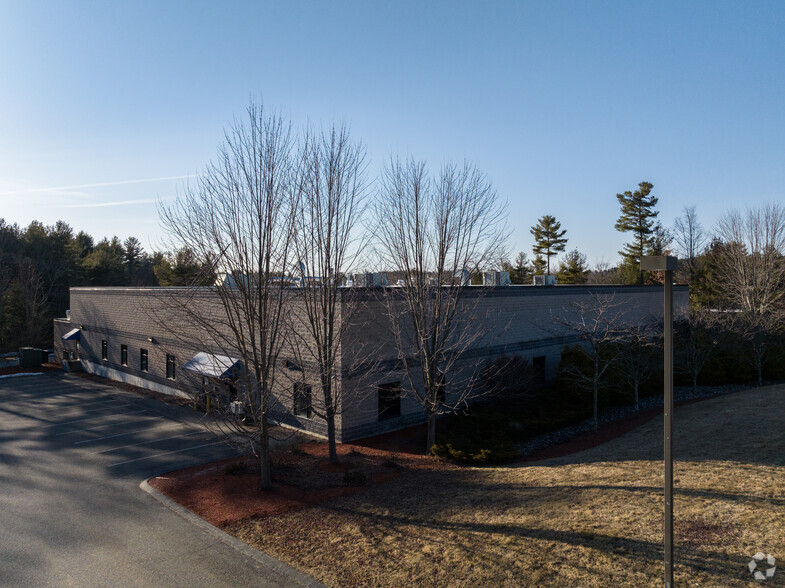 Primary Photo Of 33 Constitution Dr, Hudson Industrial For Lease