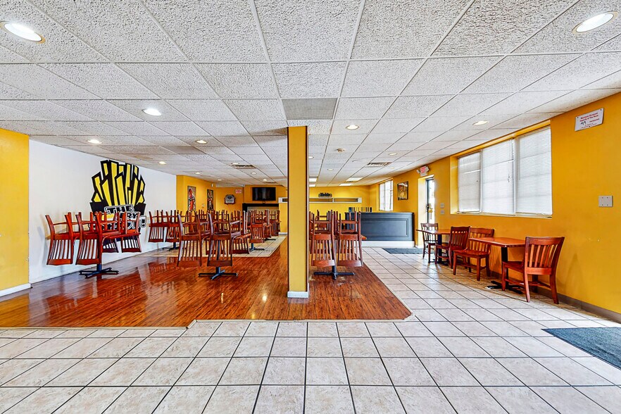 More Photos Of 3125-3133 N Prospect Rd, Peoria Freestanding For Lease