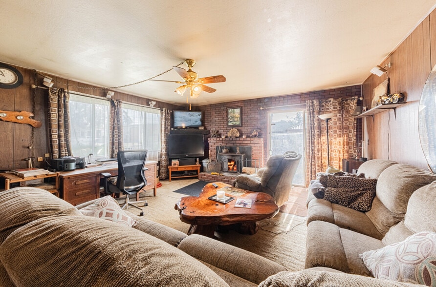 More Photos Of 10050 Reese Cir, Prunedale Warehouse For Sale