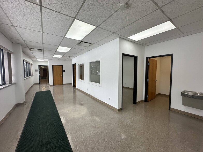 More Photos Of 12801 Silver Lake Rd, Brighton Manufacturing For Sale