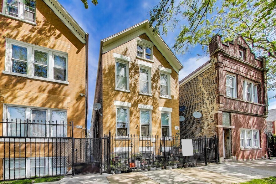 More Photos Of 2916 W 25th Pl, Chicago Multifamily For Sale