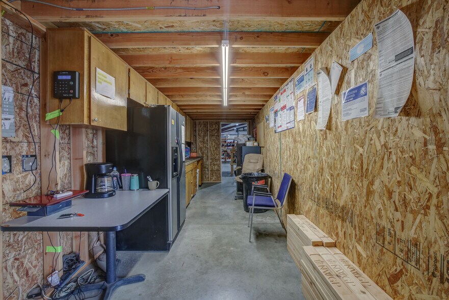 More Photos Of 14079 SW Commercial Loop Rd, Terrebonne Warehouse For Sale