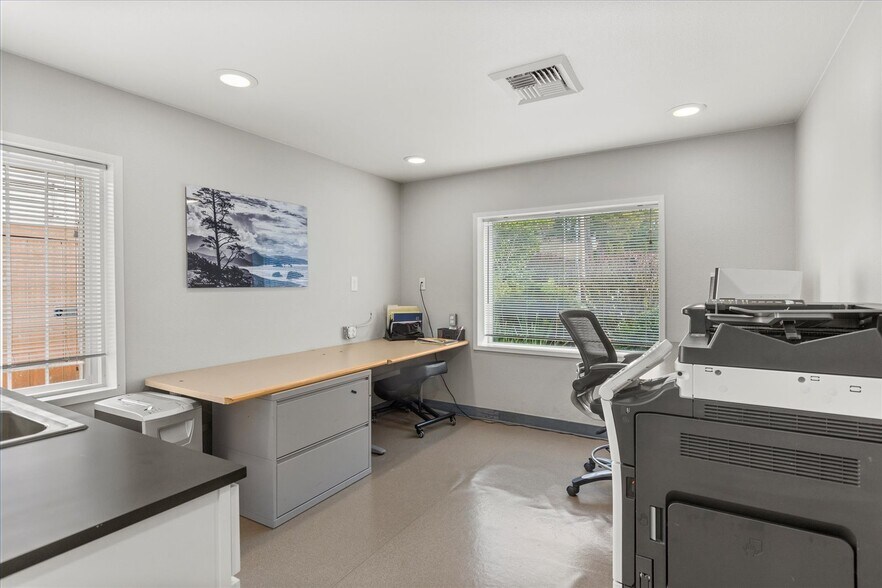 More Photos Of 5603 230th St SW, Mountlake Terrace Office For Lease