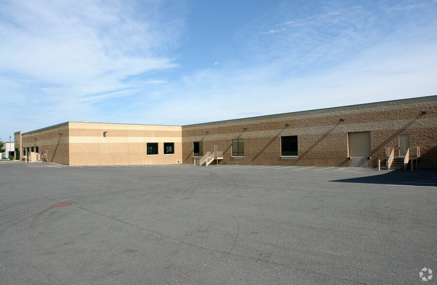 More Photos Of 5715 W Old Shakopee Rd, Bloomington Research And Development For Lease