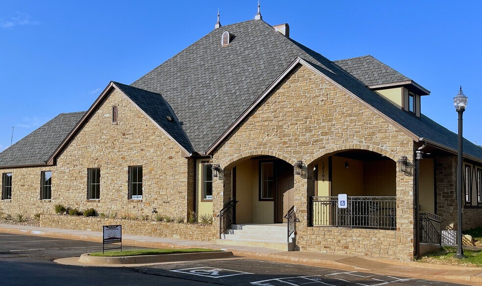 More Photos Of 13194 N MacArthur Boulevard, Oklahoma City Office For Sale