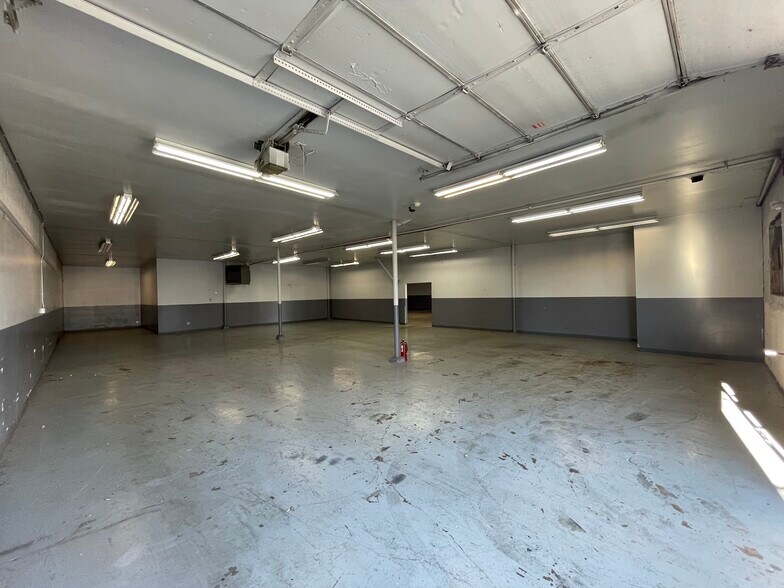 More Photos Of 419-423 Mannheim Rd, Bellwood Warehouse For Sale