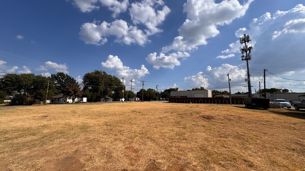 More Photos Of 709 N Cowan Ave, Lewisville Land For Sale