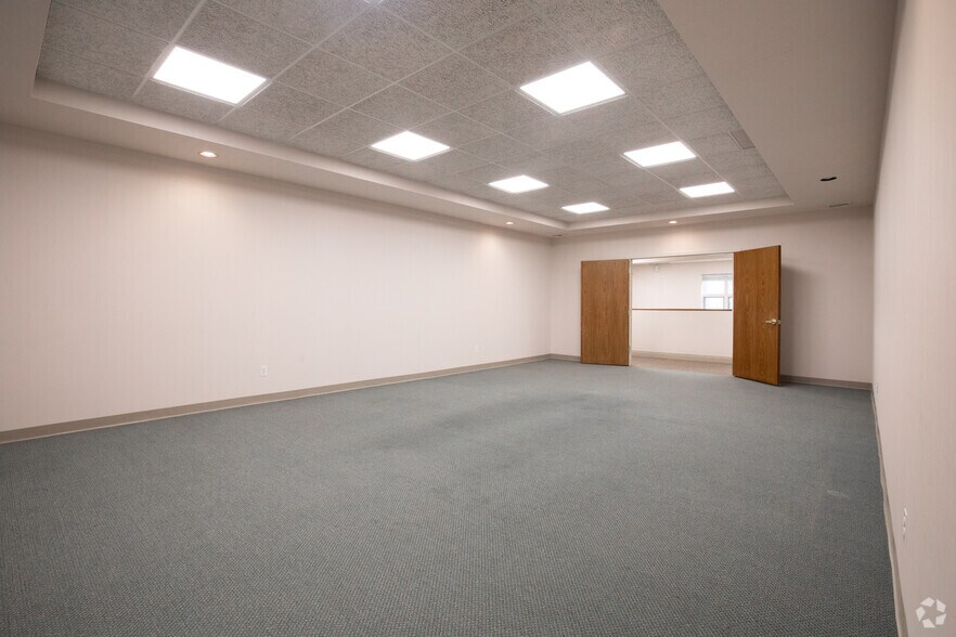 More Photos Of 170 N Country Rd, Port Jefferson Office For Lease