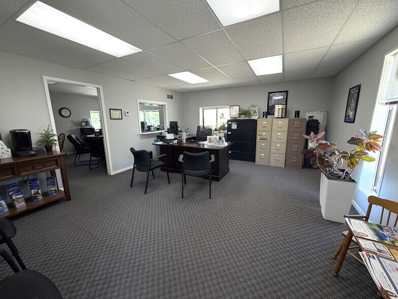 More Photos Of 305 N Mason St, Carrollton Office For Sale