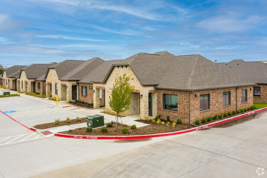 More Photos Of 2601 Little Elm Pky, Little Elm Office For Sale
