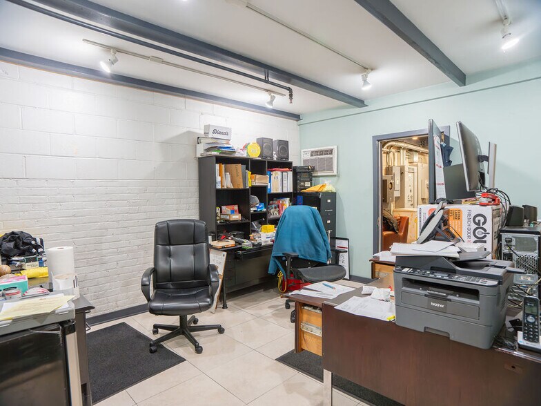 More Photos Of 2733 W Harrison St, Chicago Warehouse For Sale