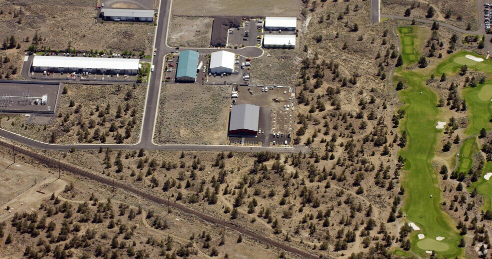 More Photos Of 4620 SW 23rd St, Redmond Warehouse For Lease