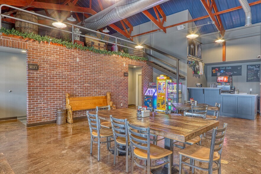 More Photos Of 9971 N Grand Pines Ln, Hayward Restaurant For Sale