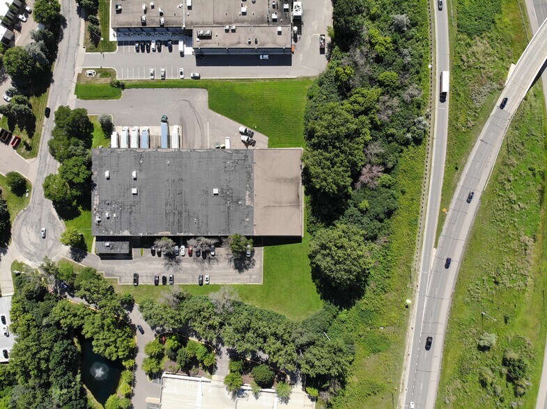 More Photos Of 10100 Crosstown Cir, Eden Prairie Warehouse For Sale