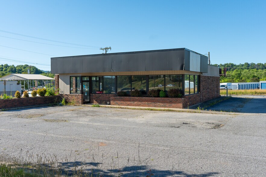 Primary Photo Of 1303 Curtis Bridge Rd, Wilkesboro Fast Food For Sale