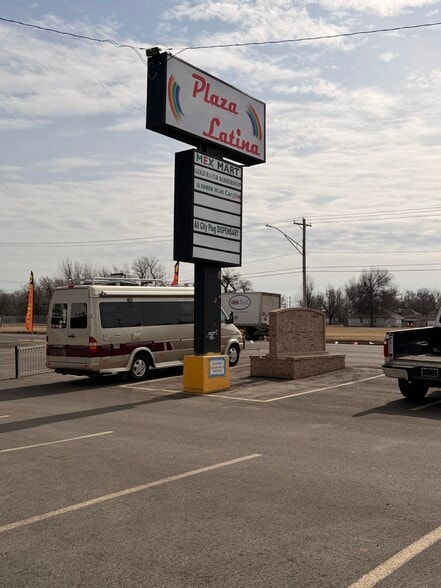 More Photos Of 8467-8497 NE 23rd St, Oklahoma City Freestanding For Sale