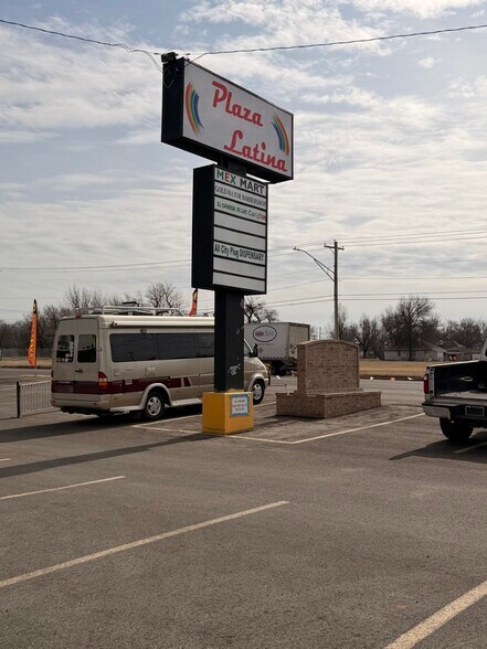 More Photos Of 8467-8497 NE 23rd St, Spencer General Retail For Sale