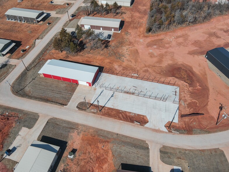 More Photos Of 451 Koloa Ave, Edmond Manufacturing For Sale