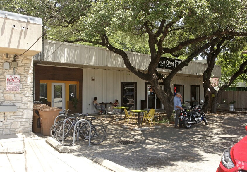 More Photos Of 2009 S 1st St, Austin Freestanding For Lease