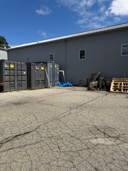 More Photos Of 571 Broad St, New London Freestanding For Lease
