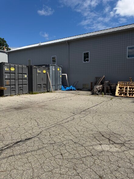 More Photos Of 571 Broad St, New London Freestanding For Lease