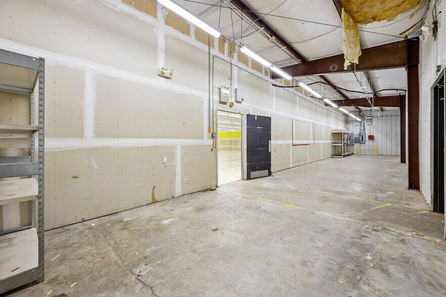 More Photos Of 1390 N Main St, Vidor General Retail For Lease