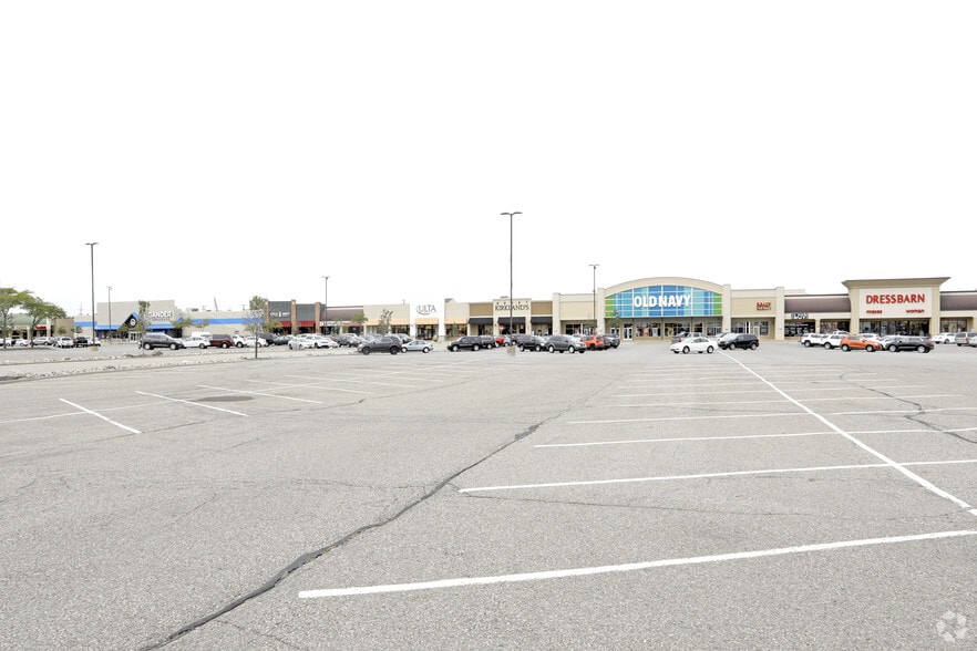 More Photos Of 13821-13995 Hall Rd, Shelby Township Storefront For Lease