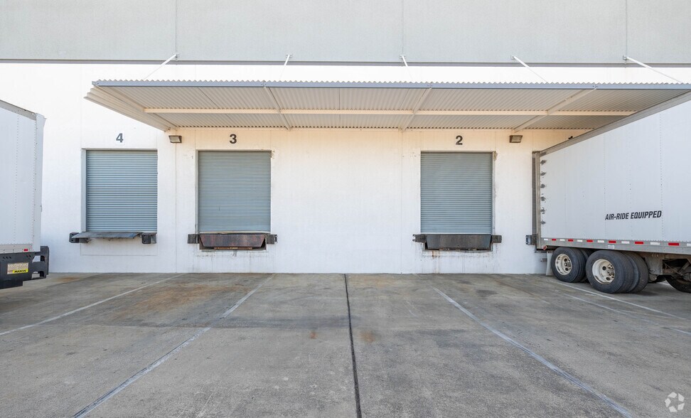 More Photos Of 1192 Vanderbilt Cir, Manteca Warehouse For Lease